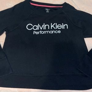 CUTE OVERSIZED CALVIN KLEIN SWEATSHIRT!